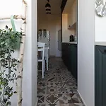 домът на билкарката * بلوفديف